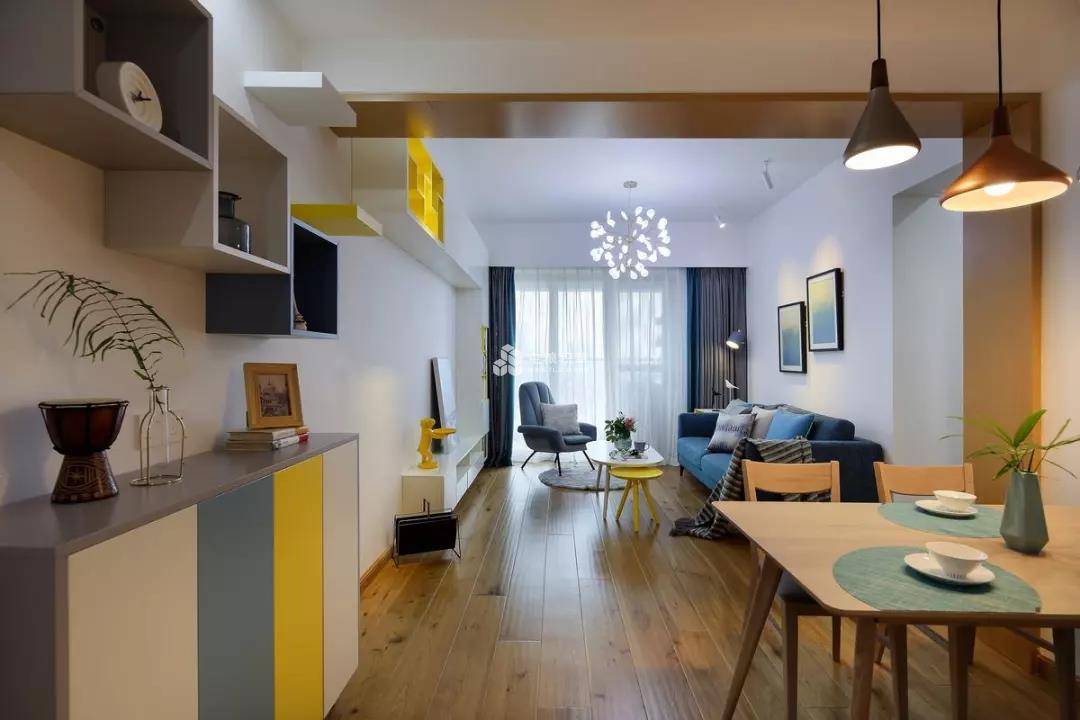 89平的小户型三房,房子色调变化跳跃,又不繁杂